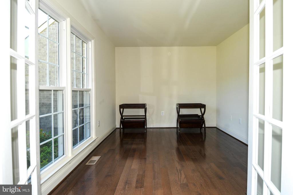 8012 WINGATE DRIVE