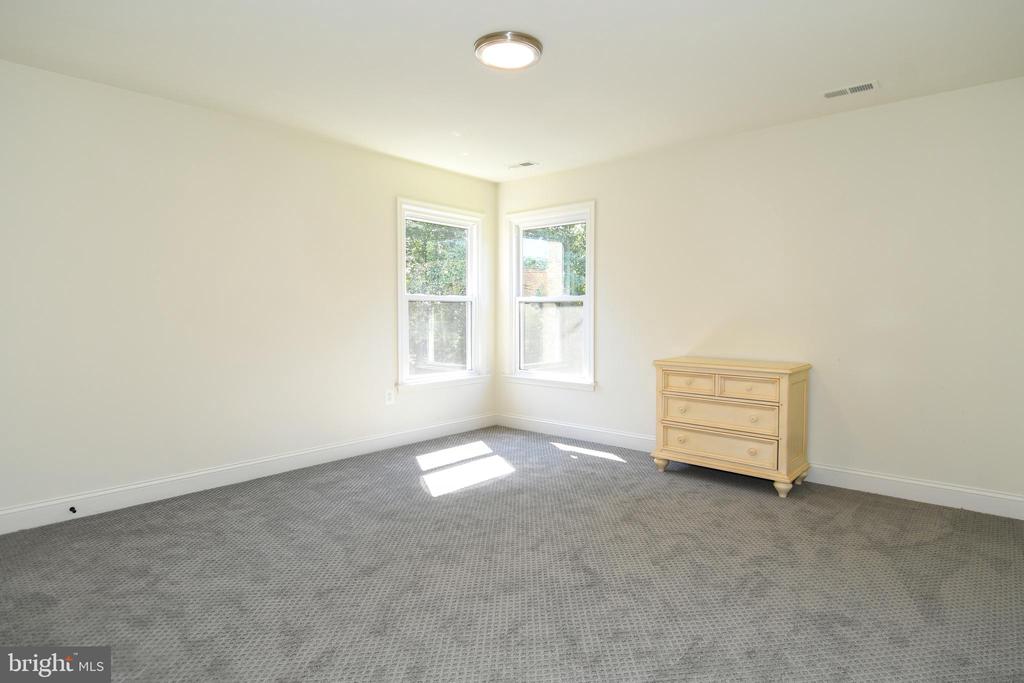 8012 WINGATE DRIVE