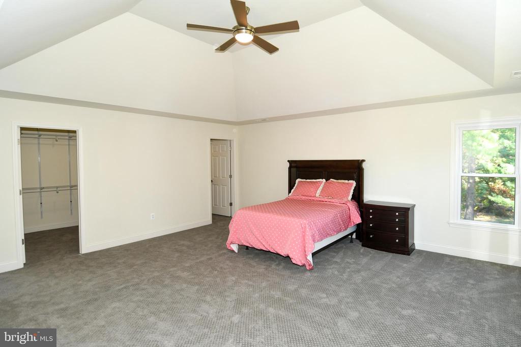 8012 WINGATE DRIVE