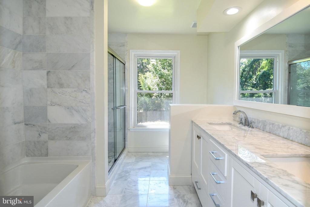 8012 WINGATE DRIVE