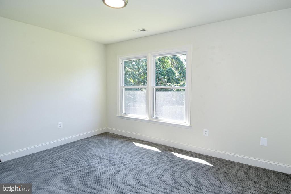8012 WINGATE DRIVE