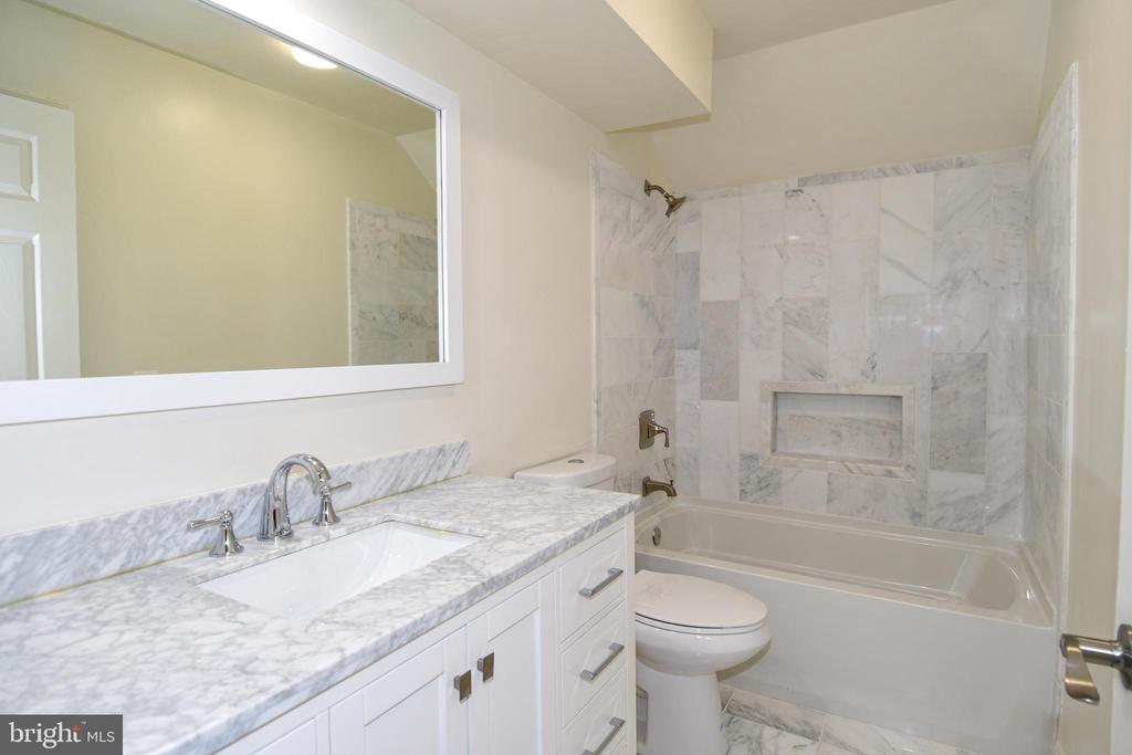 8012 WINGATE DRIVE