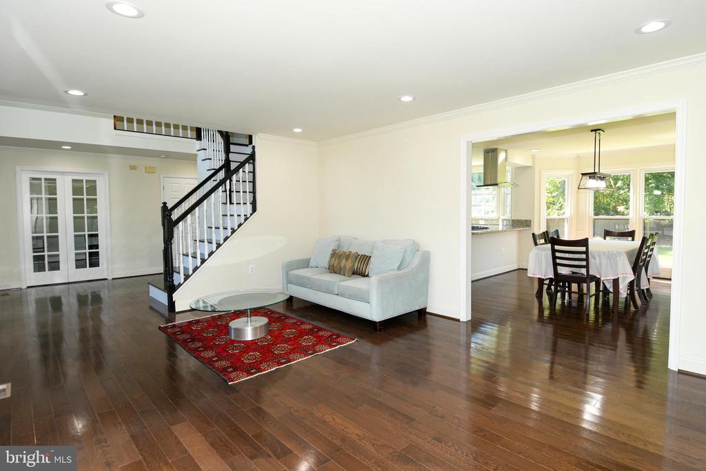 8012 WINGATE DRIVE