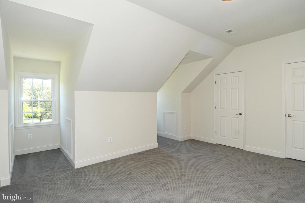 8012 WINGATE DRIVE