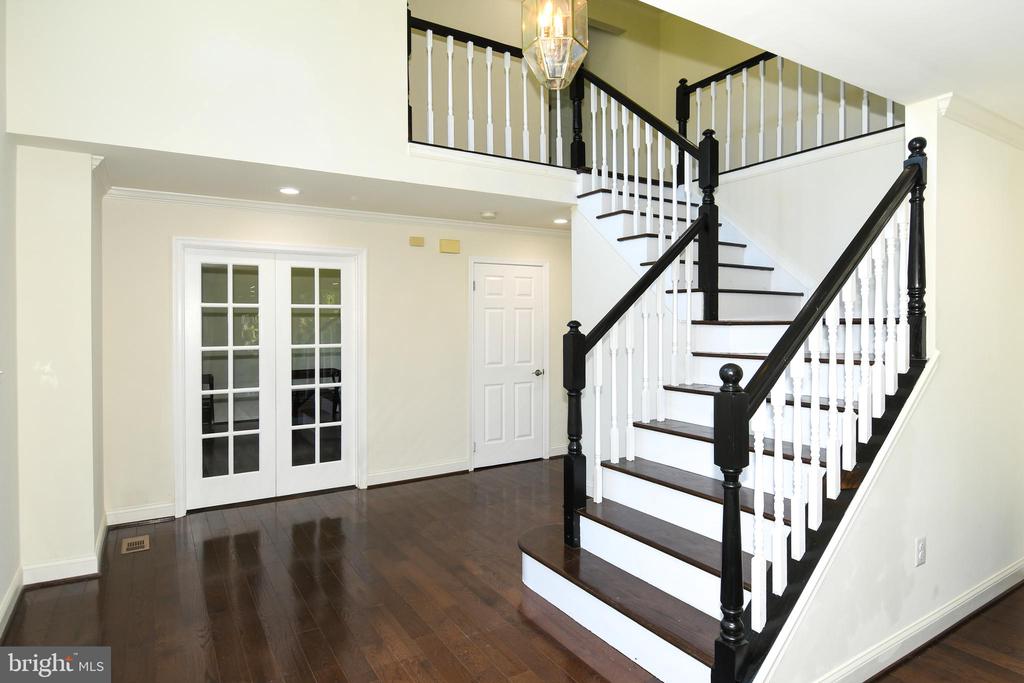 8012 WINGATE DRIVE