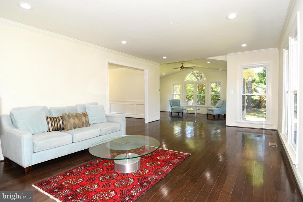 8012 WINGATE DRIVE