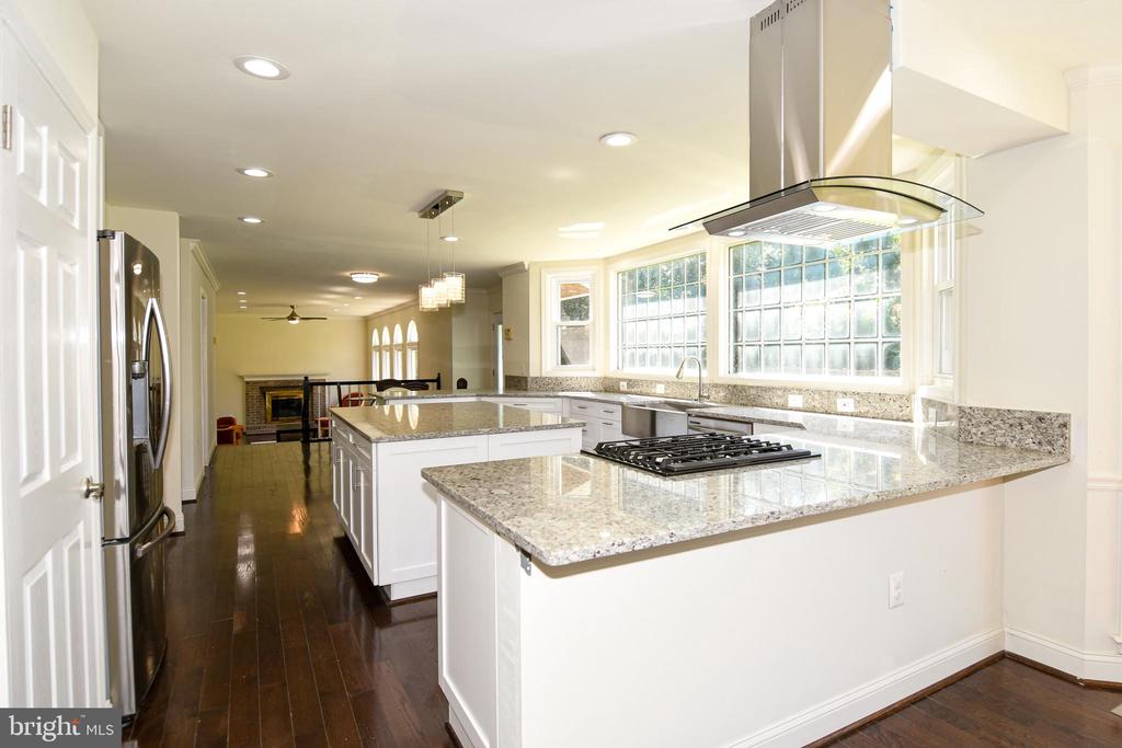 8012 WINGATE DRIVE