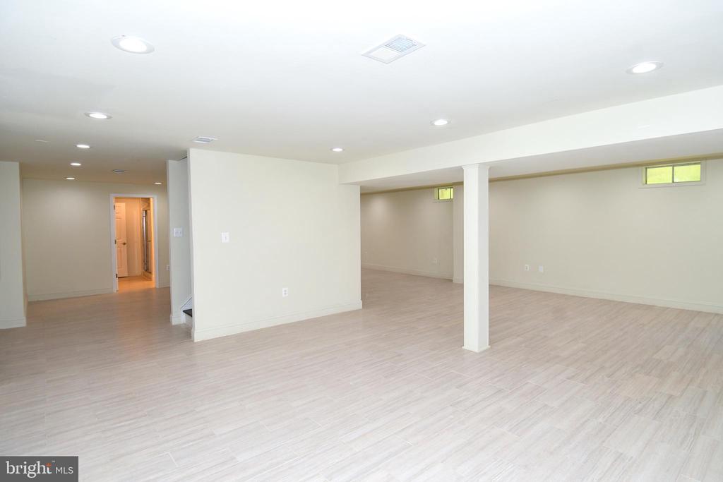 8012 WINGATE DRIVE
