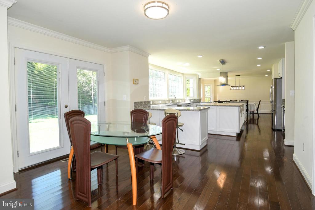 8012 WINGATE DRIVE