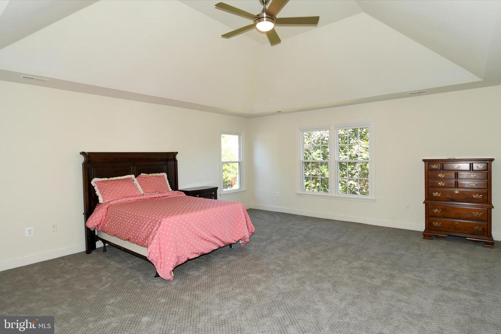 8012 WINGATE DRIVE