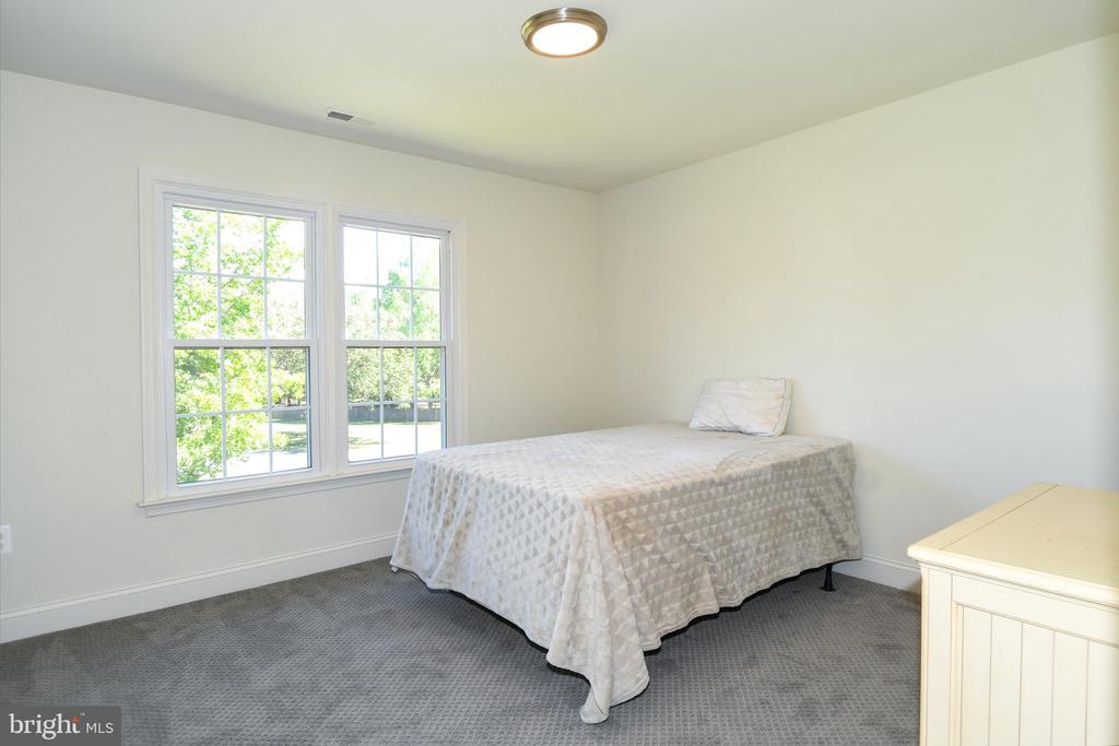 8012 WINGATE DRIVE