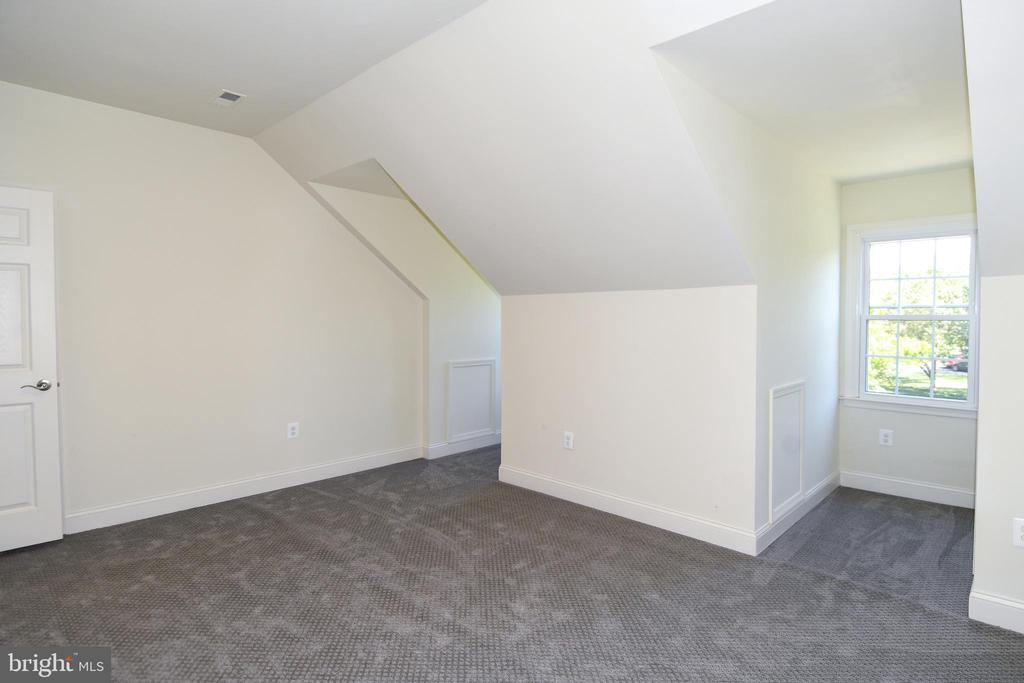 8012 WINGATE DRIVE