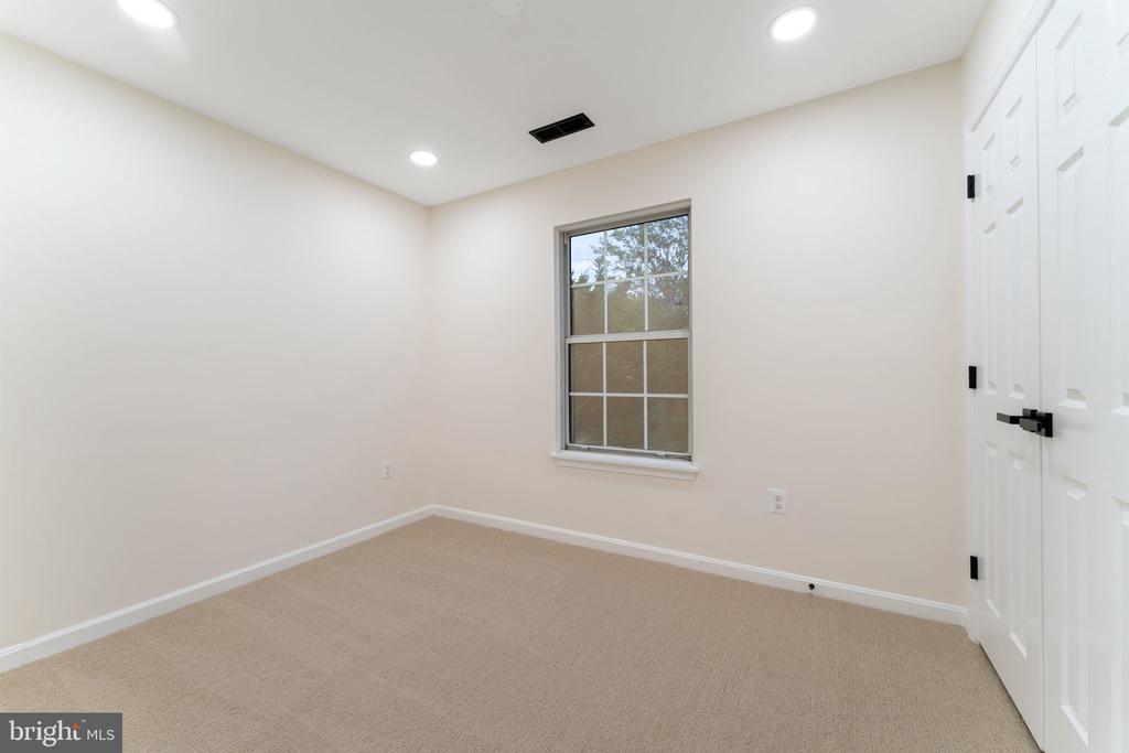 10304 SEA PINES DRIVE