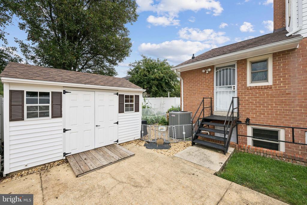 111 ESSENTON DRIVE