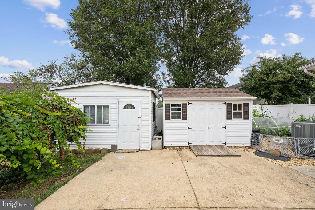 111 ESSENTON DRIVE