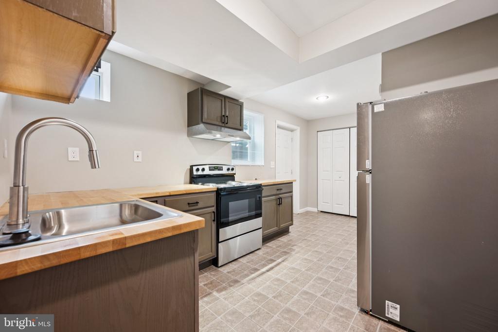 111 ESSENTON DRIVE
