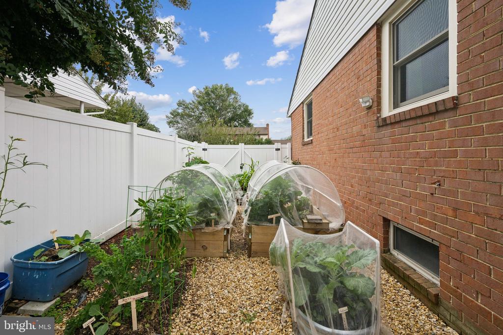 111 ESSENTON DRIVE
