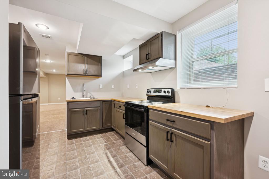 111 ESSENTON DRIVE
