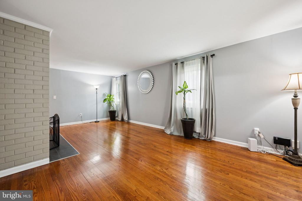 111 ESSENTON DRIVE