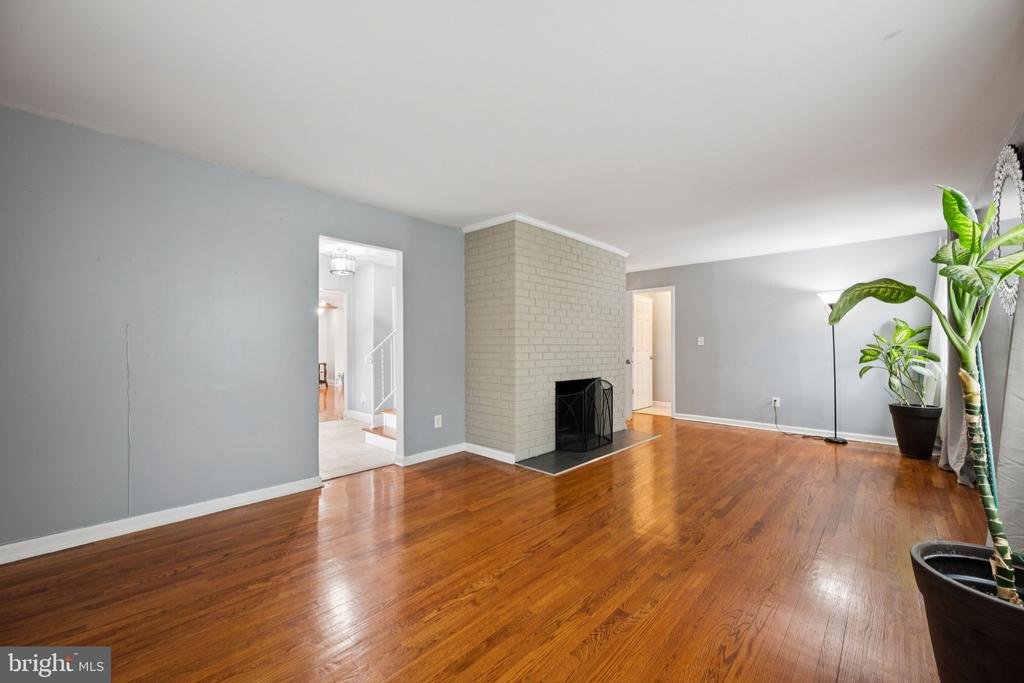 111 ESSENTON DRIVE