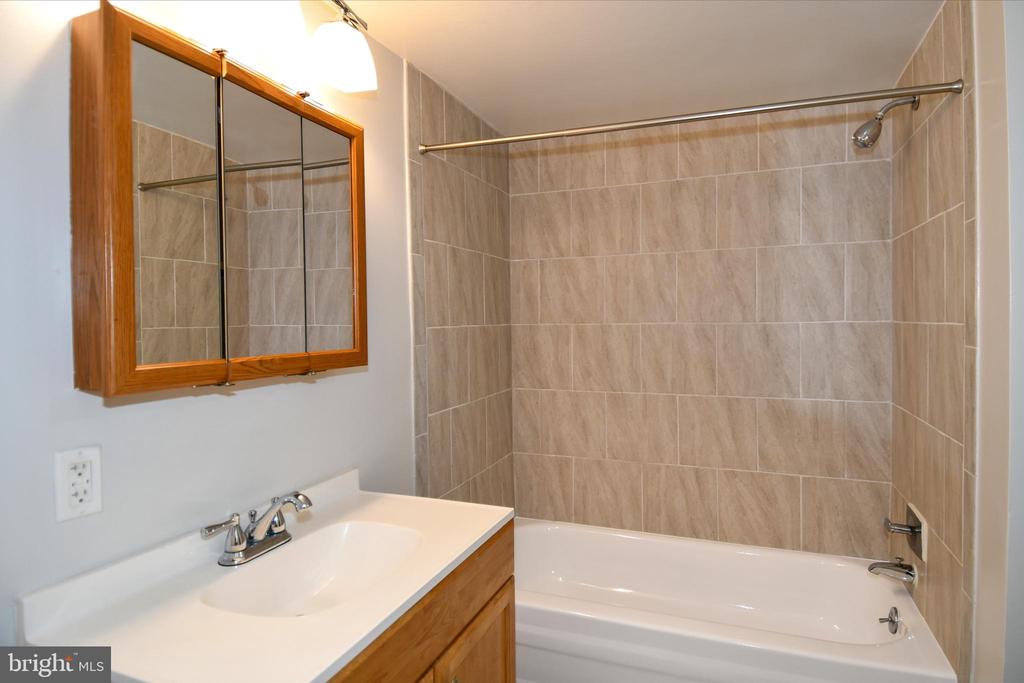 10104 CAMPUS WAY S Unit: 102-3A