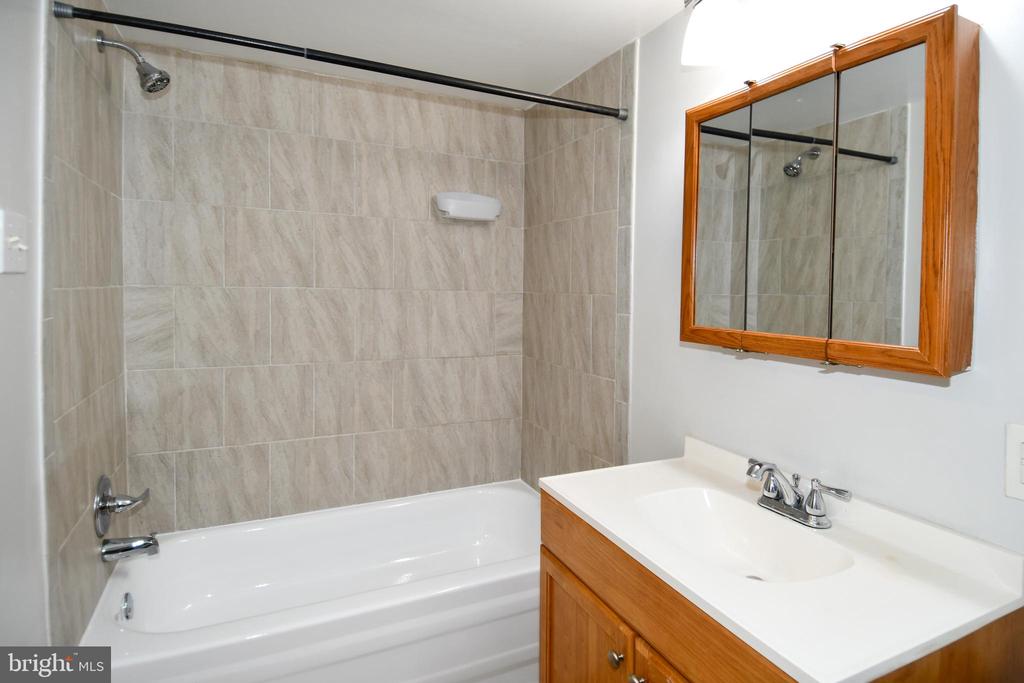 10104 CAMPUS WAY S Unit: 102-3A