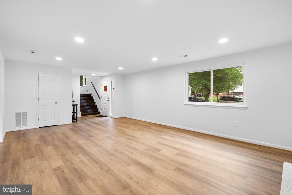 5509 WINDSOR DRIVE