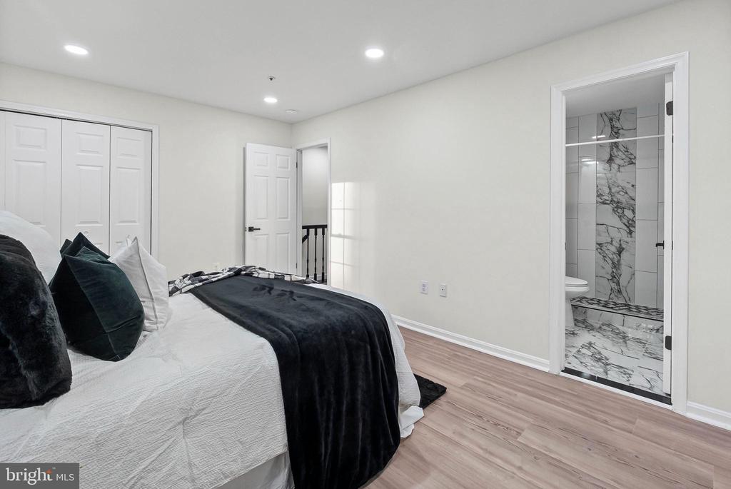 4035 SILVER PARK TERRACE