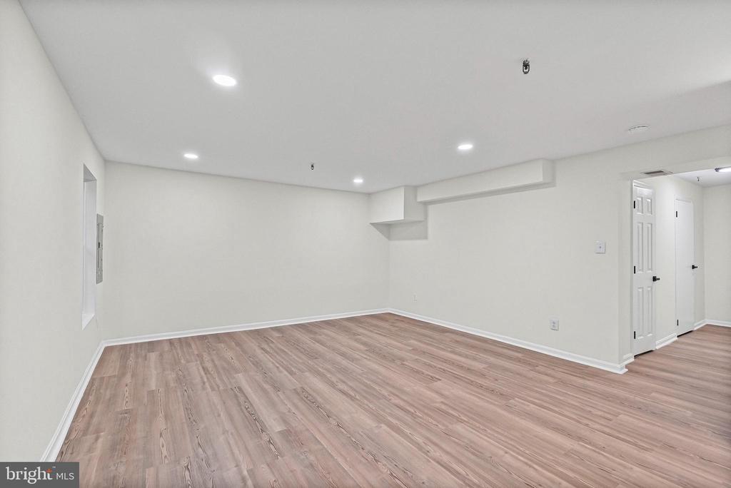 4035 SILVER PARK TERRACE