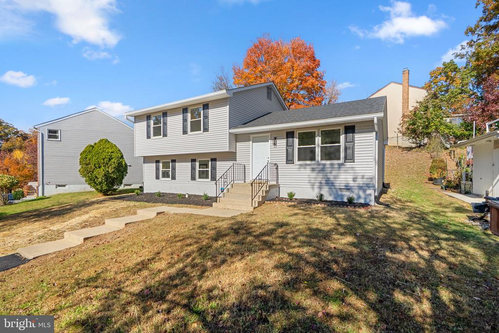 2512 WAYNE PLACE