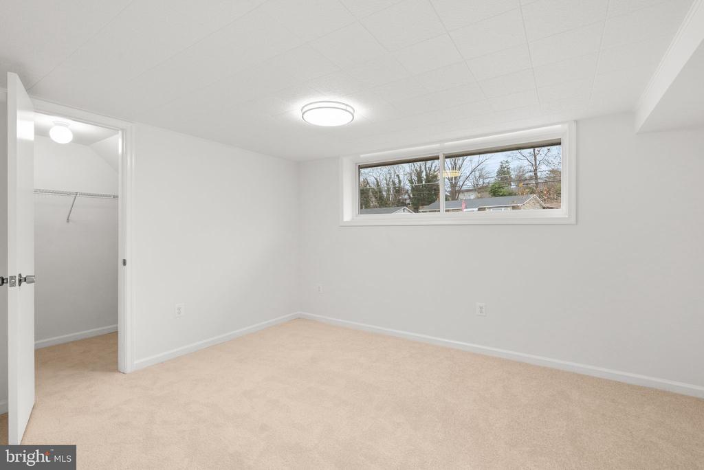 5513 HELMONT DRIVE