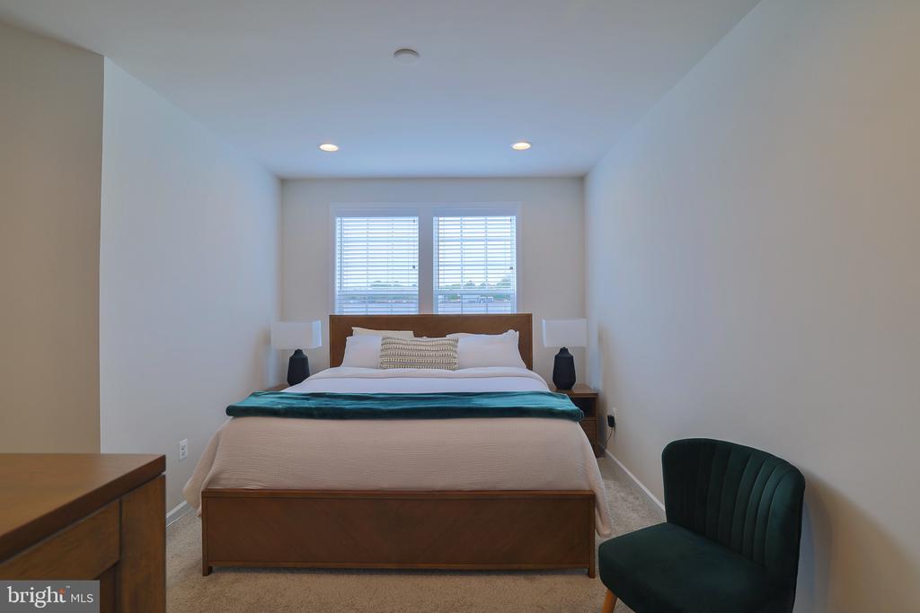 7517 VAN ALLEN LANE