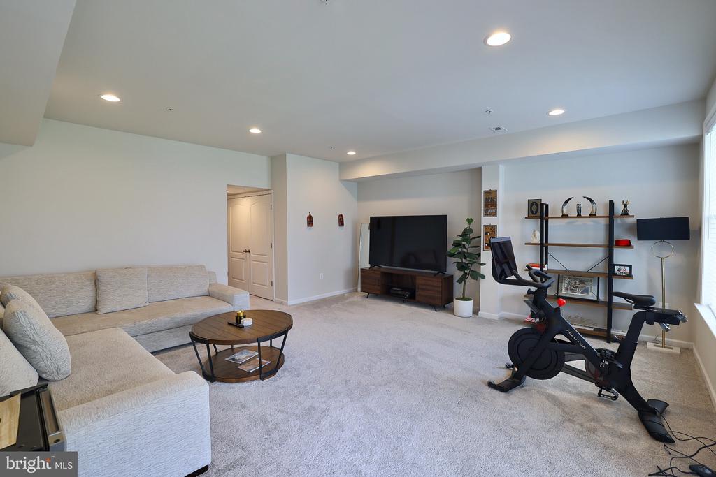 7517 VAN ALLEN LANE