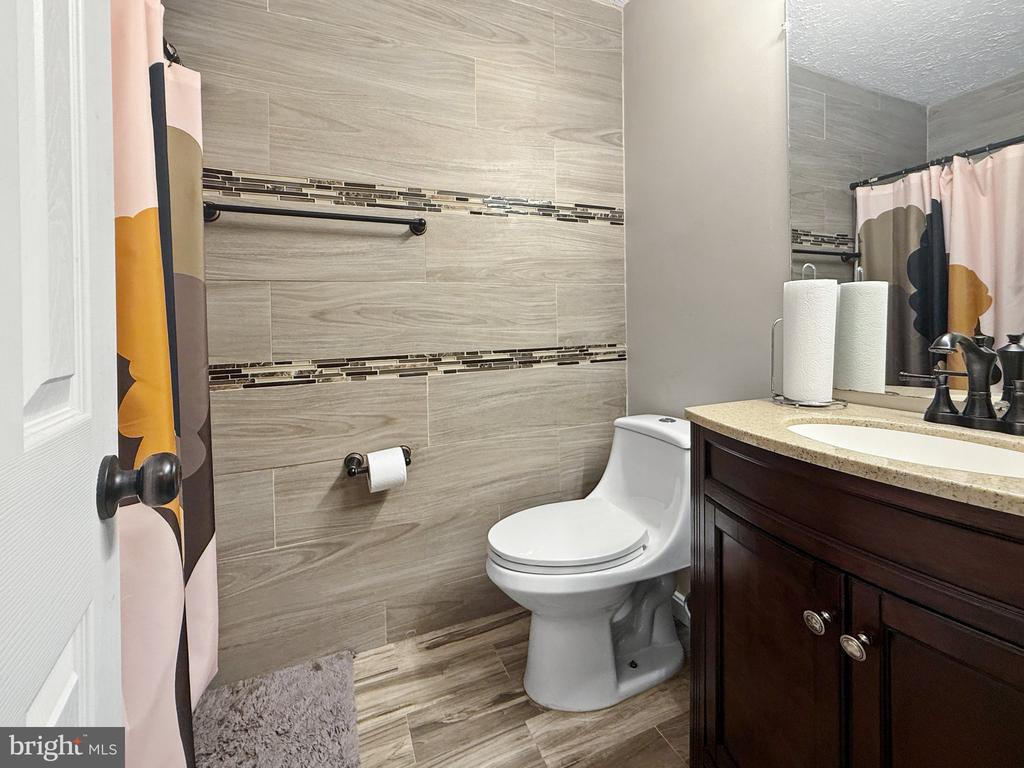 7246 MAHOGANY DRIVE Unit: 4