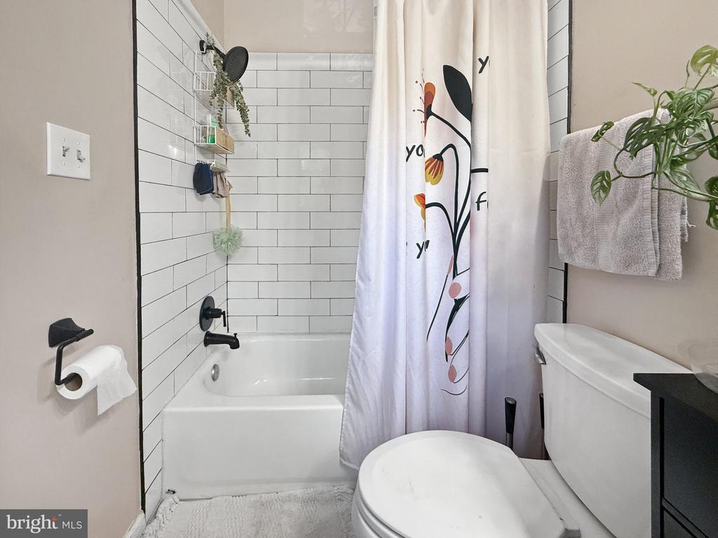 7246 MAHOGANY DRIVE Unit: 4