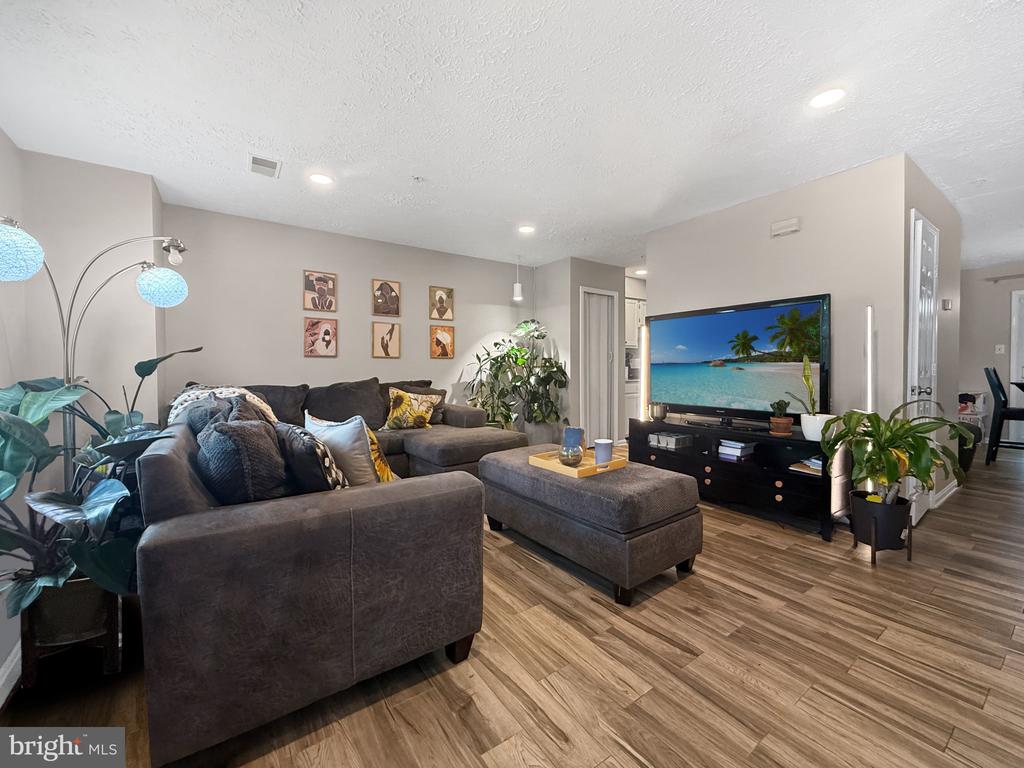 7246 MAHOGANY DRIVE Unit: 4