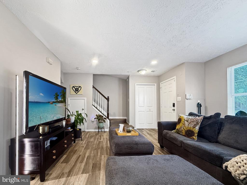 7246 MAHOGANY DRIVE Unit: 4