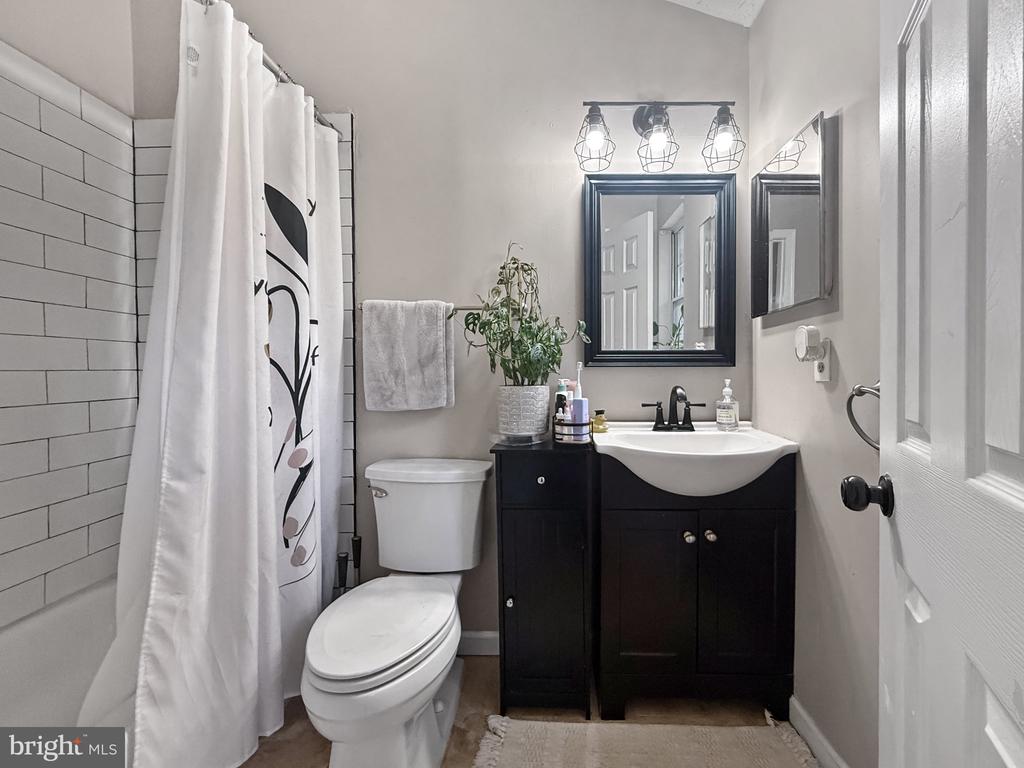 7246 MAHOGANY DRIVE Unit: 4
