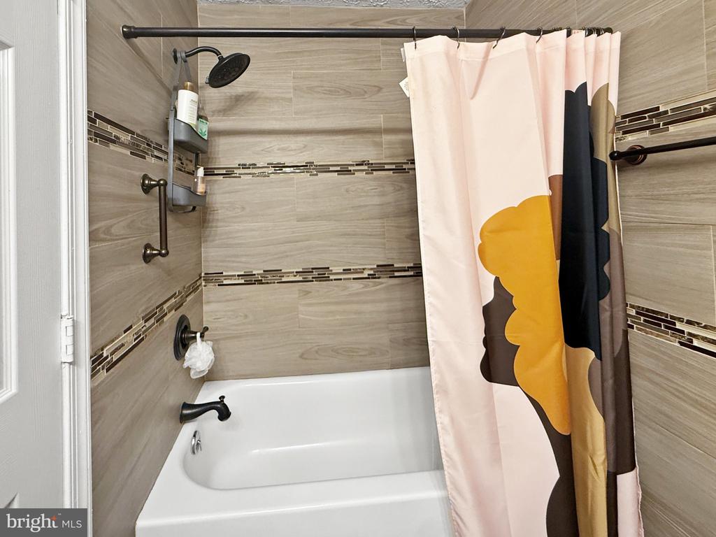 7246 MAHOGANY DRIVE Unit: 4