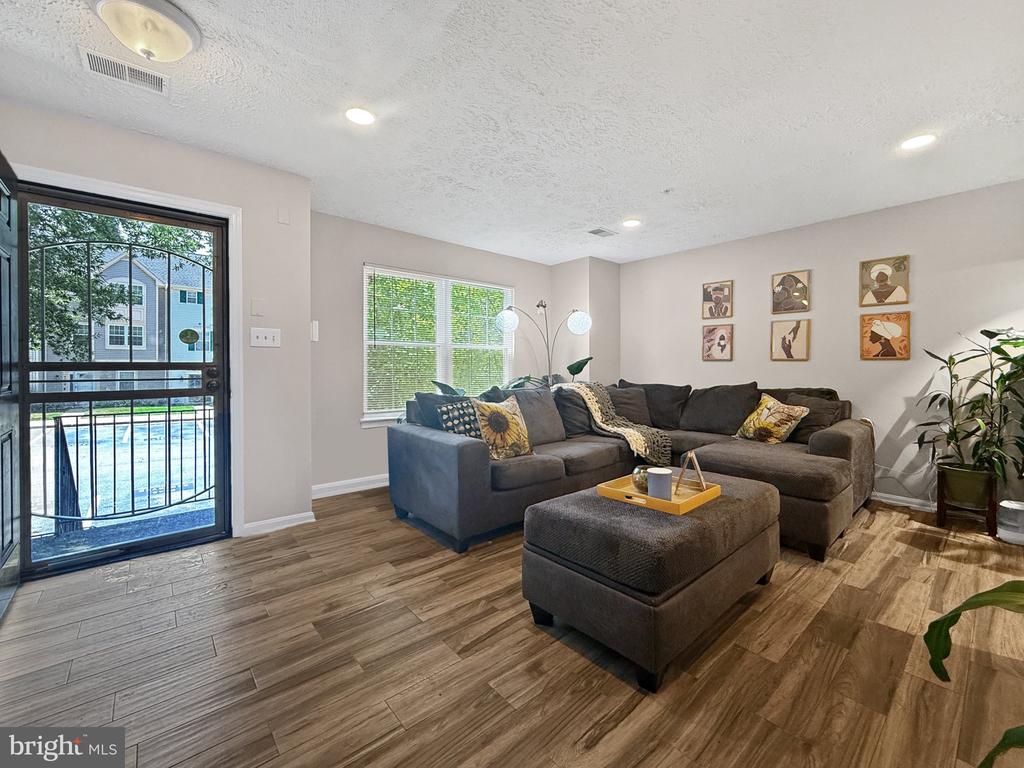 7246 MAHOGANY DRIVE Unit: 4