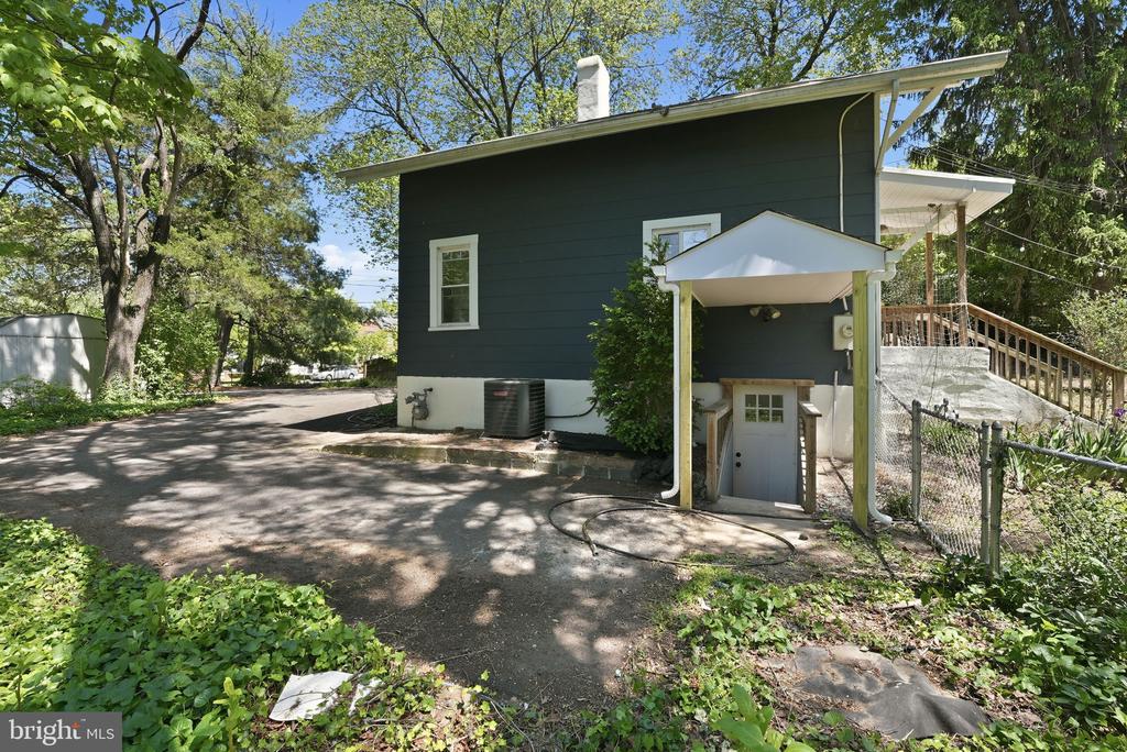 5715 TENNYSON STREET