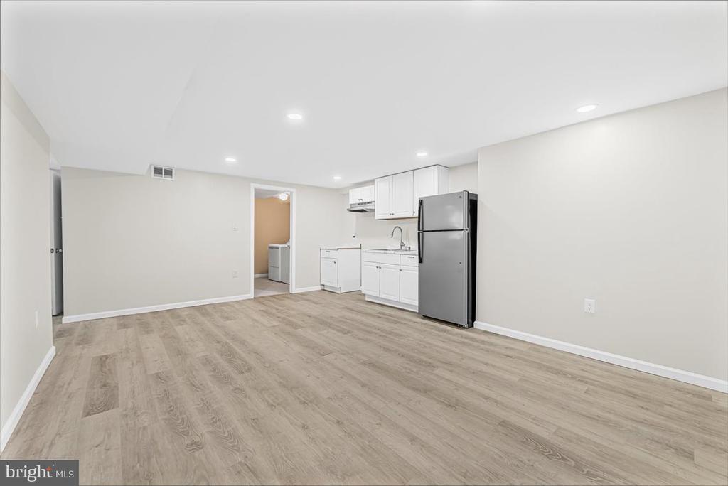 11805 N MARLTON AVENUE