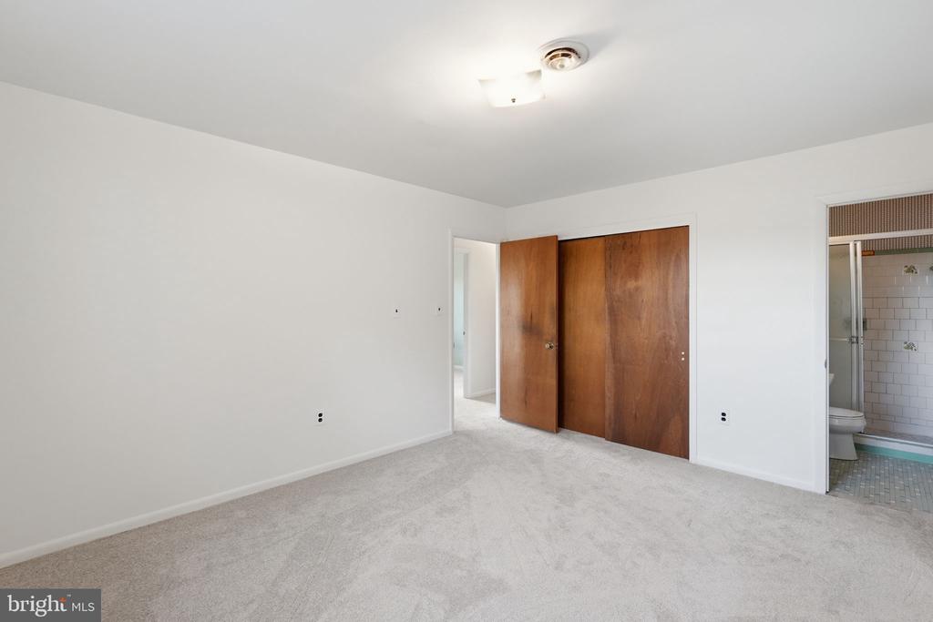2008 VALLEY VIEW DRIVE