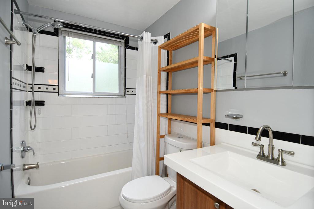 4710 QUEENSBURY ROAD Unit: 2