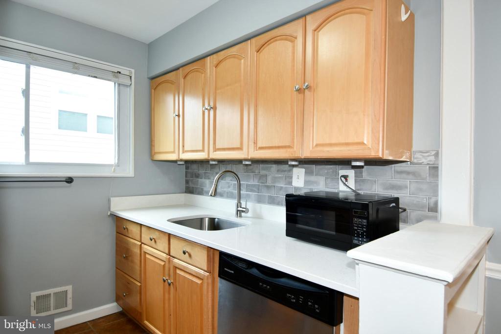 4710 QUEENSBURY ROAD Unit: 2