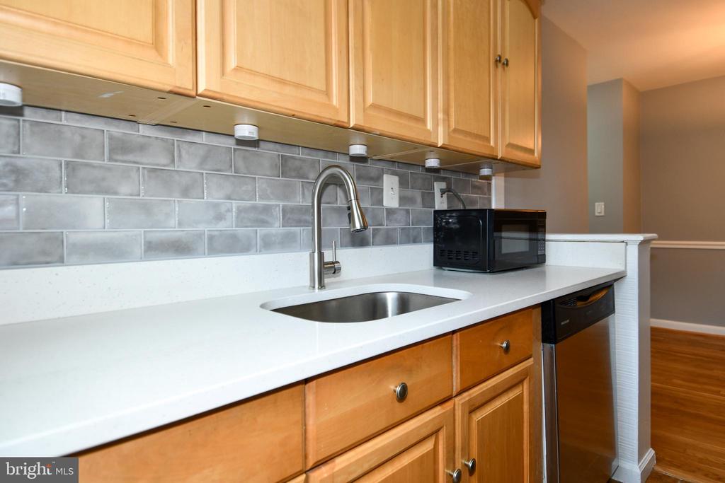 4710 QUEENSBURY ROAD Unit: 2