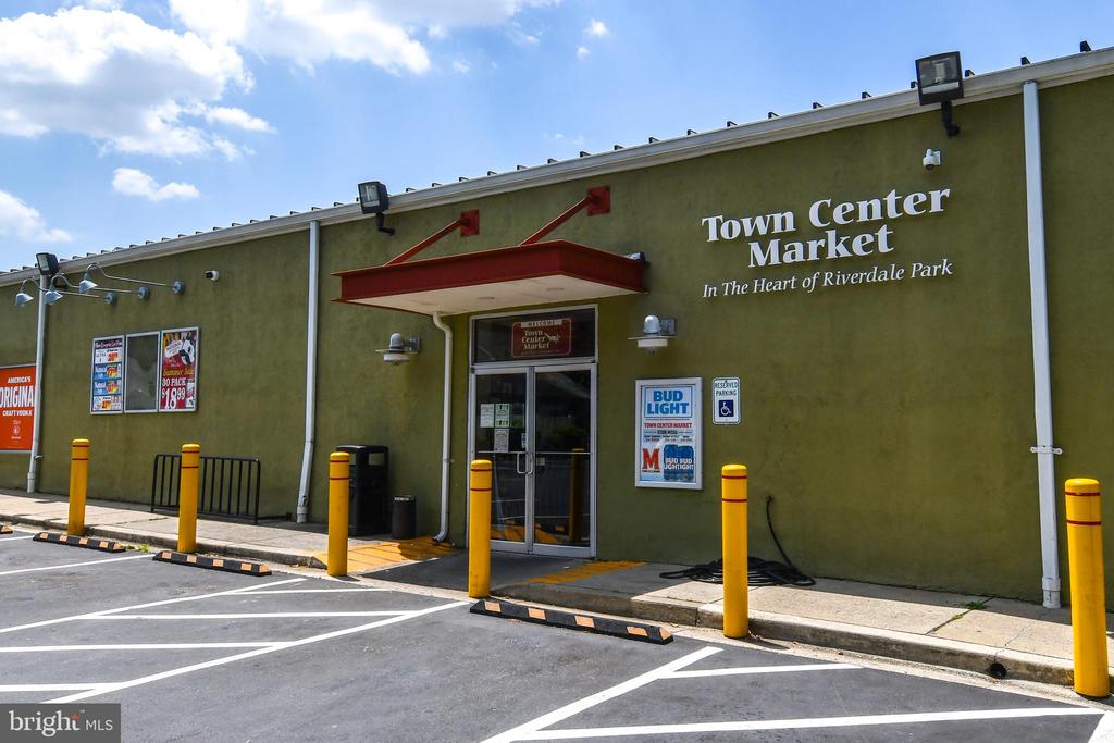 4710 QUEENSBURY ROAD Unit: 2
