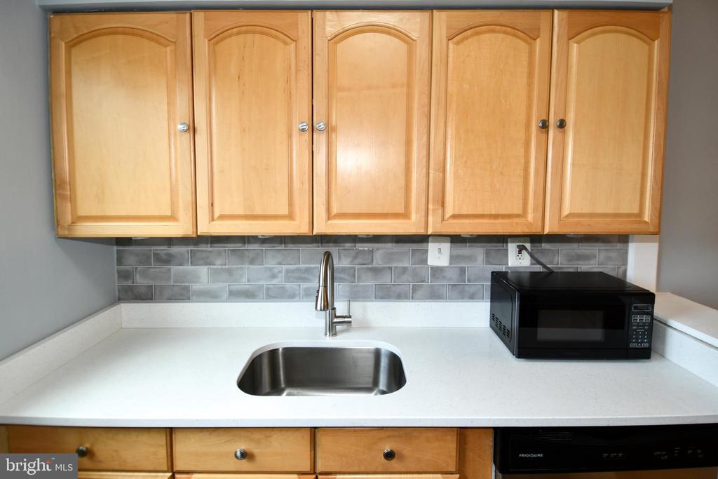 4710 QUEENSBURY ROAD Unit: 2