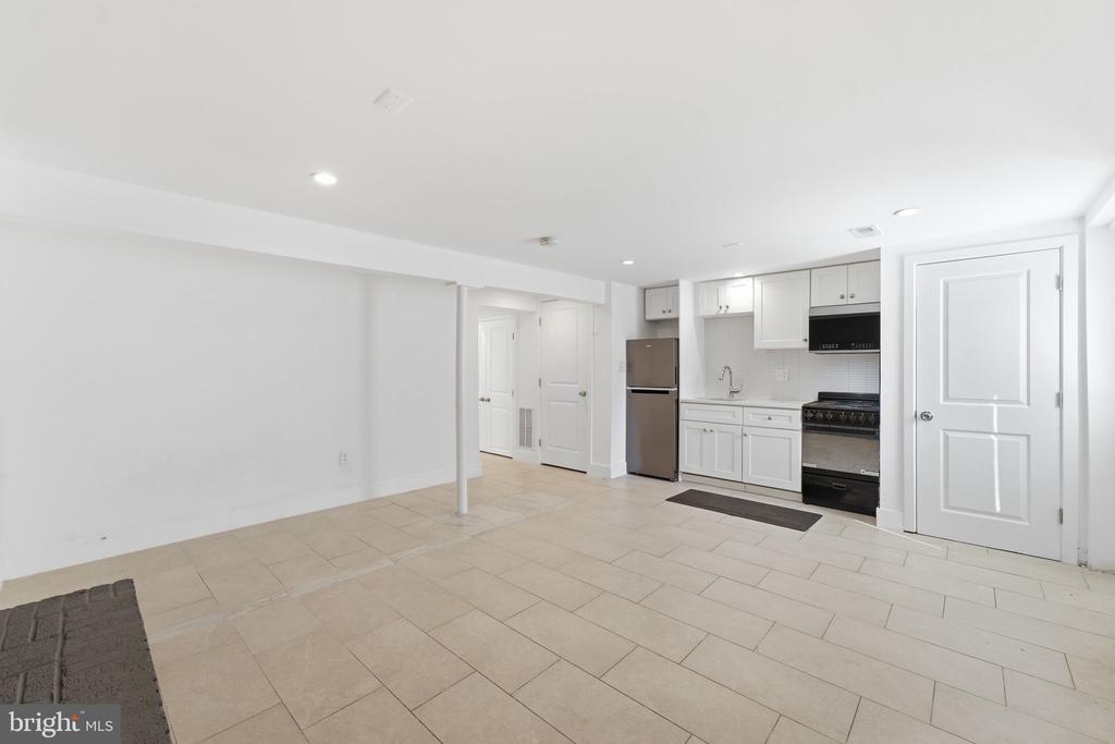 2112 COLUMBIA PLACE
