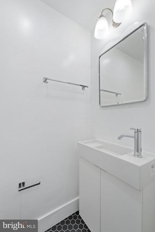 2112 COLUMBIA PLACE